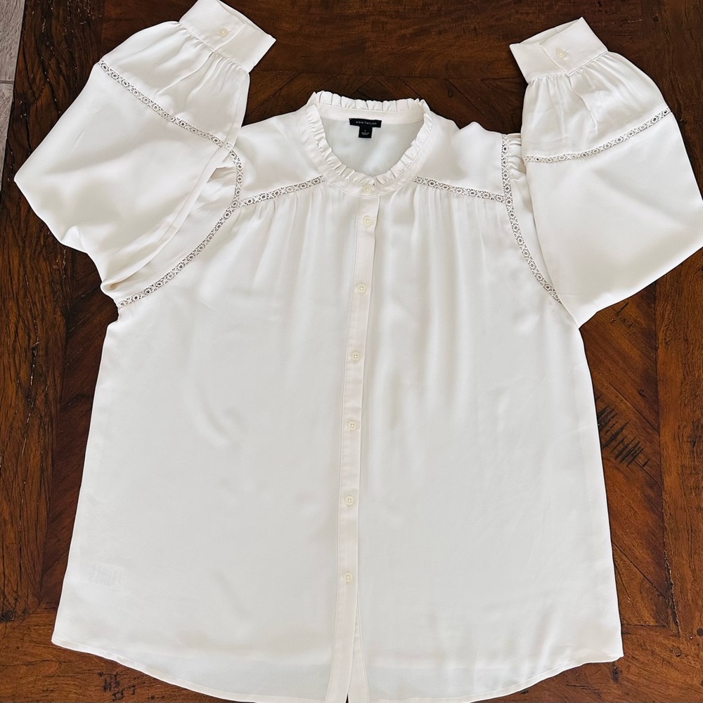 Ann Taylor cream/Ivory  Ruffle Lace Blouse - Size L